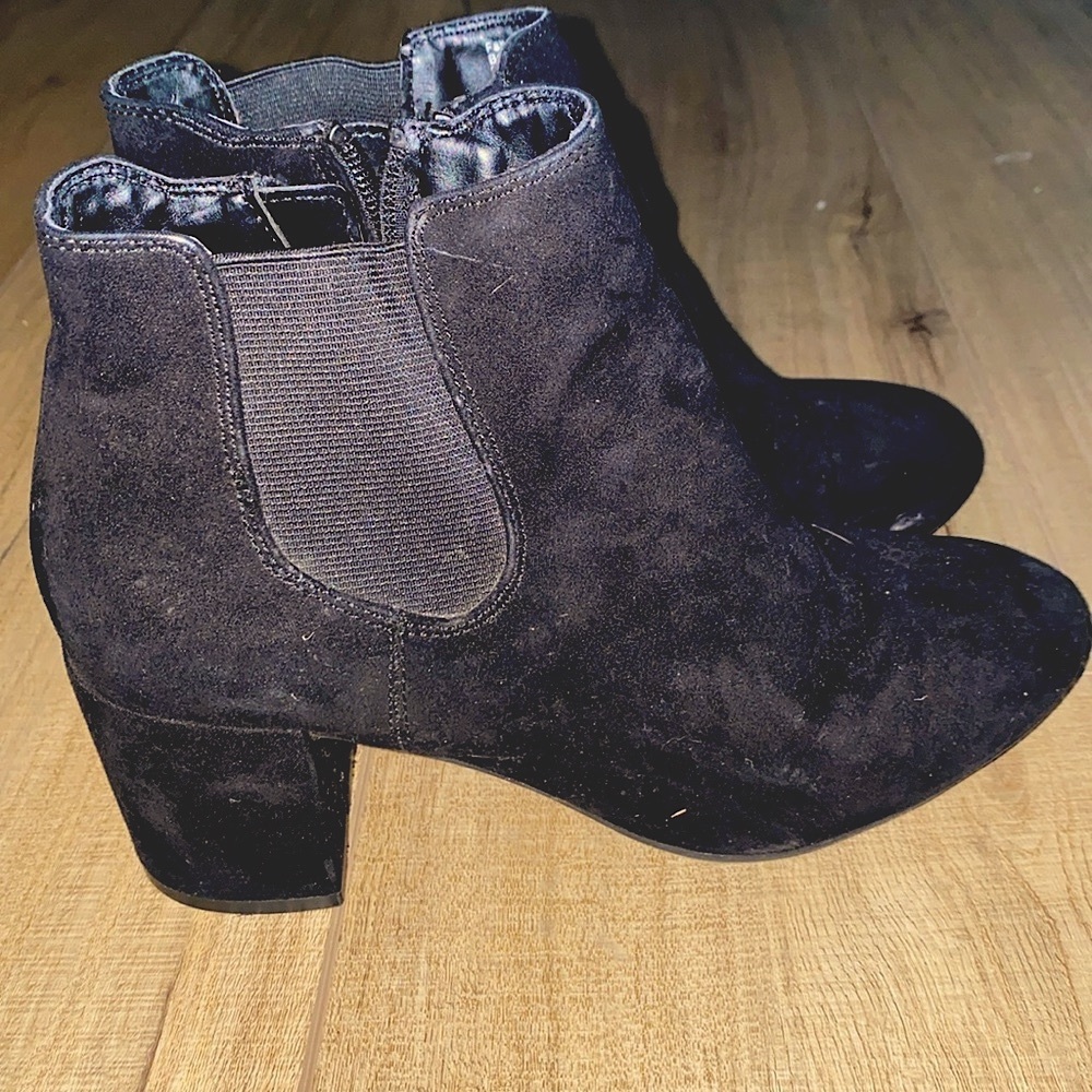 Black ankle booties with heel size 5